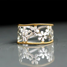 Delicado anillo de flores Bicolor dorado esmaltado, anillos bonitos de flores de margaritas, joyería de mujer ajustable