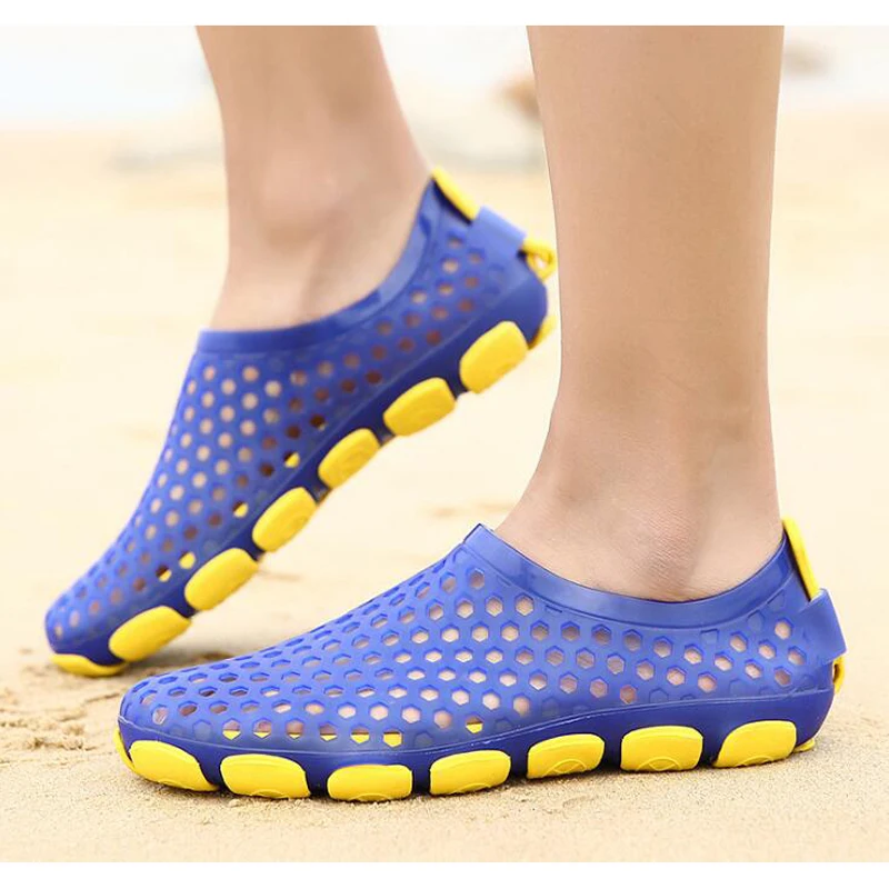 Sandálias homens verão 2017 plástico de alta qualidade slip on zapatos hombre casual praia sapatos sapatos rasos planas confortáveis sandálias dos homens