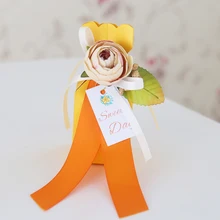 50 шт., индивидуальное имя, дата, свадебный подарок, лимонно-желтые розовые конфеты, коробки, цветок камелии, жемчужная бумага