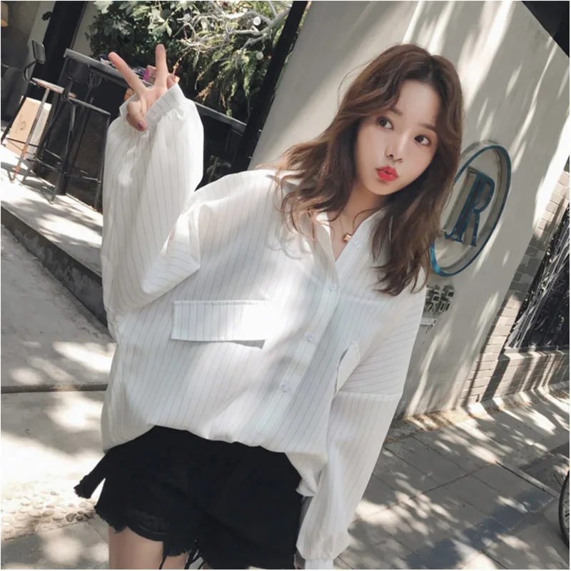 

LANMREM 2019 Spring New Loose Lapel Shirt For Women Bat Sleeves Loose Large Size Stripes Fashion All-match Famale Blouse QF13300