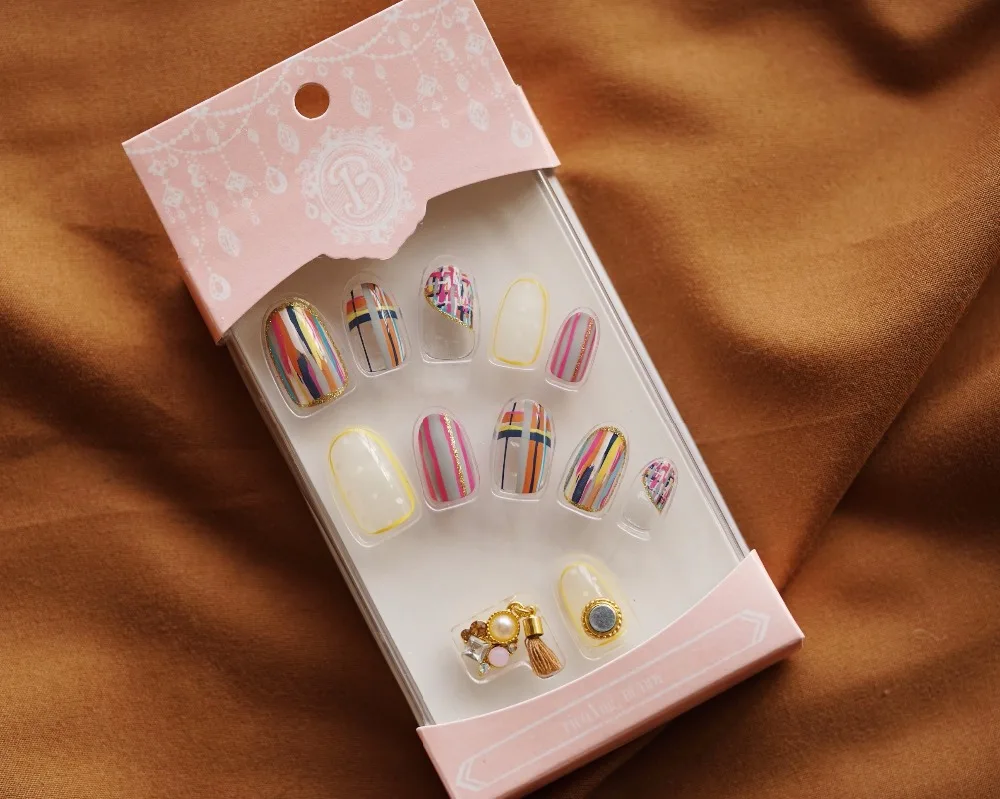 

Limited Imported false nails cute Japanese round fake nails with Magnetic Pendant decoration bride full nail tips