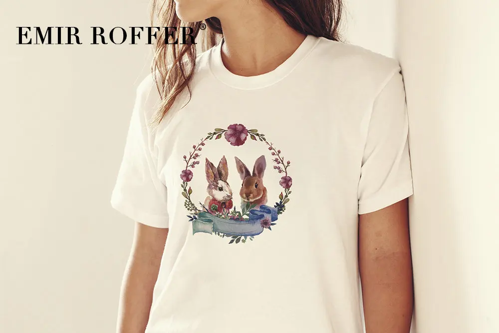 Free Girl T-Shirt Logo Branding Mock-up Psd
