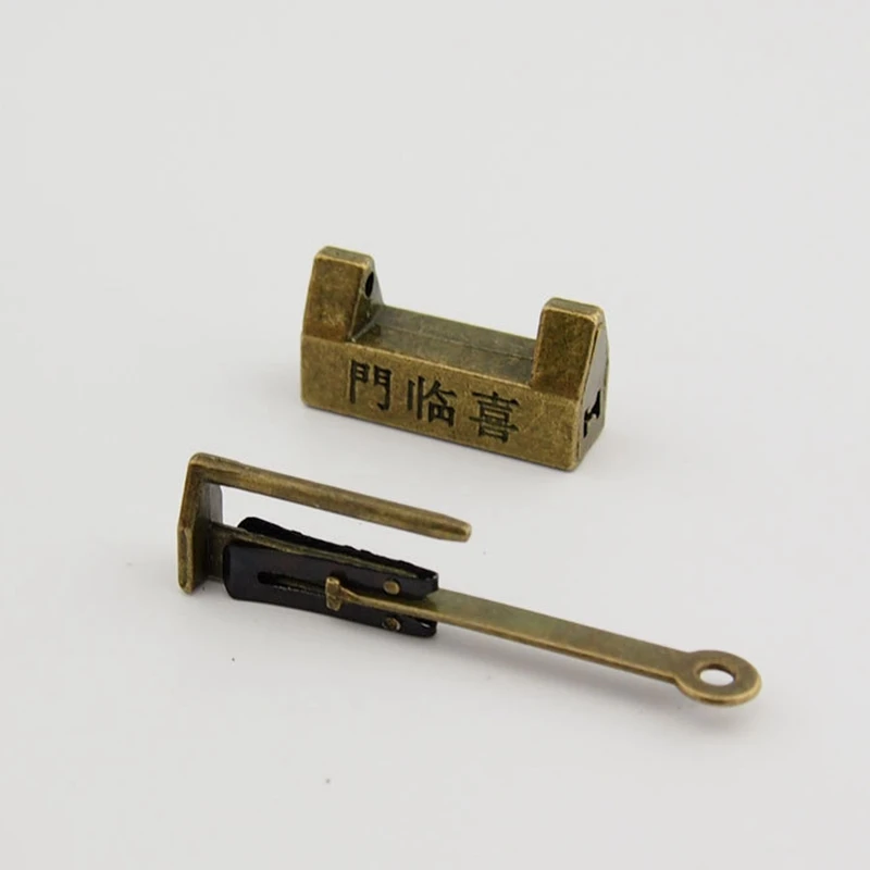 Wooden Box Padlock Vintage Antique Iron Chinese Old Zinc alloy Lock Retro Brass Jewelry Lock Cabinet + Key 1