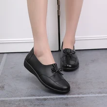 Spring new mother single shoes female leather soft bottom leisure work shoes comfortable middle – aged large size leather shoes