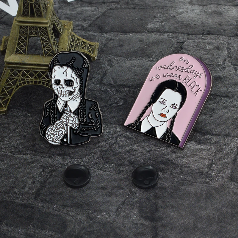 

2pcs/set Wednesday Addams Enamel Brooch Pins Denim clothes bag buckle Button Badge Cartoon Gothic Jewelry Gift for Friends