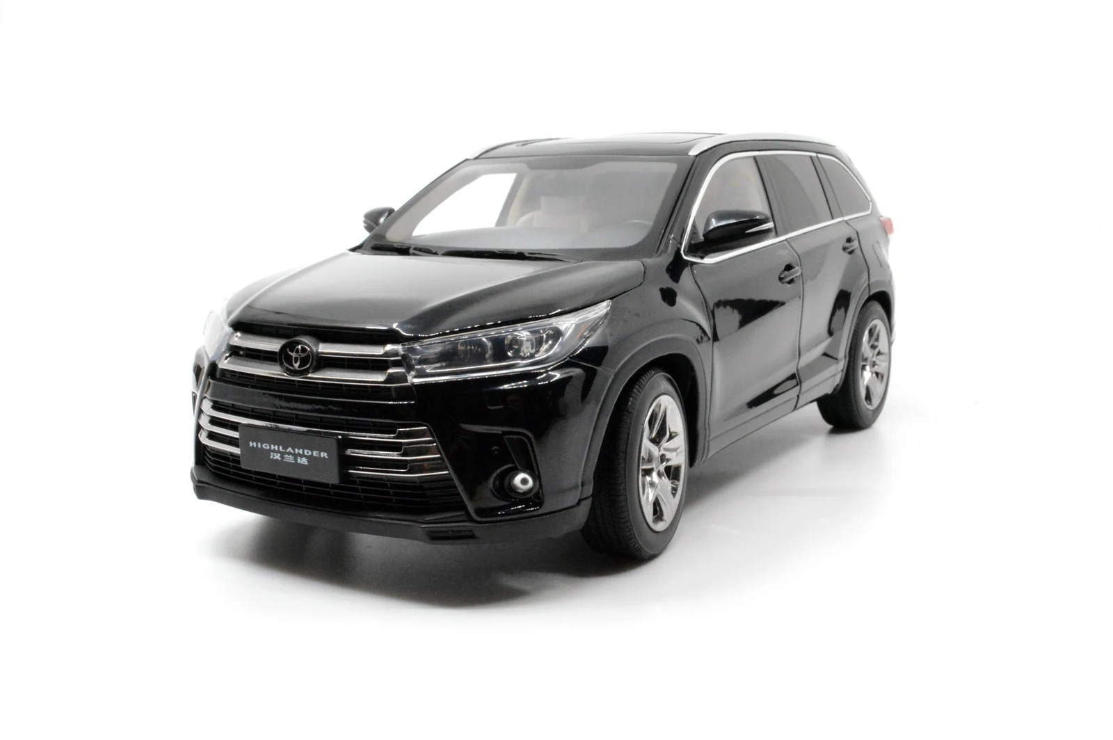 Модель Paudi 1/18 1:18 Масштаб Toyota Highlander черный литой модельный автомобиль игрушка, модель автомобиля двери открытые