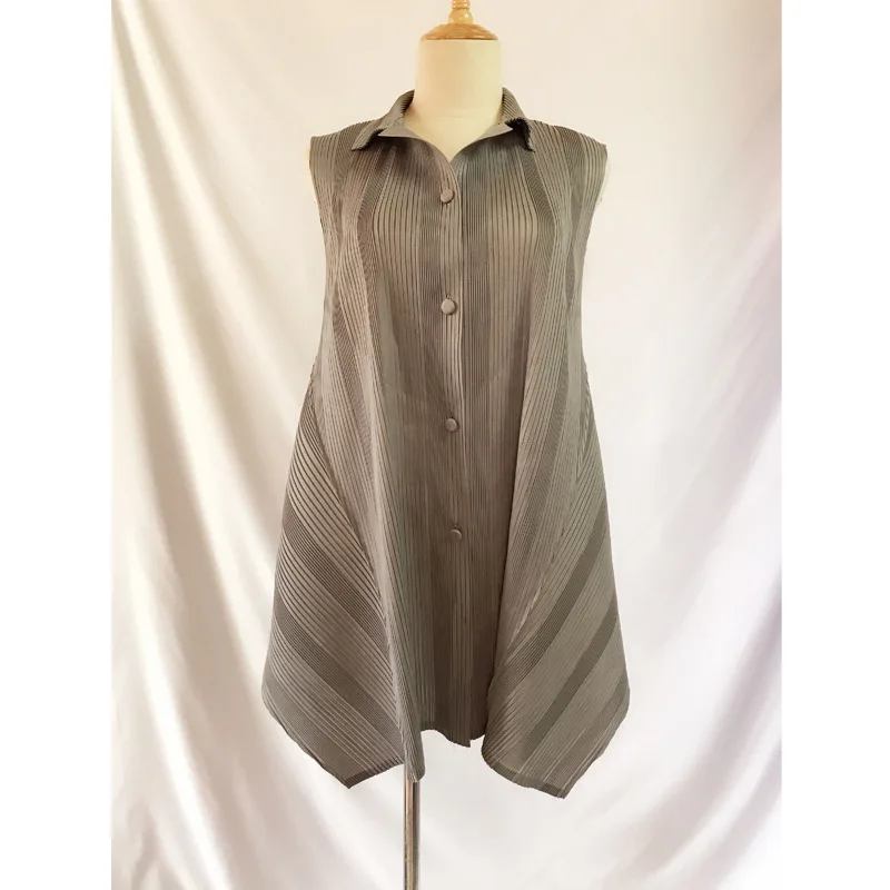 Модное однобортное однотонное пальто без рукавов с отложным воротником Miyake