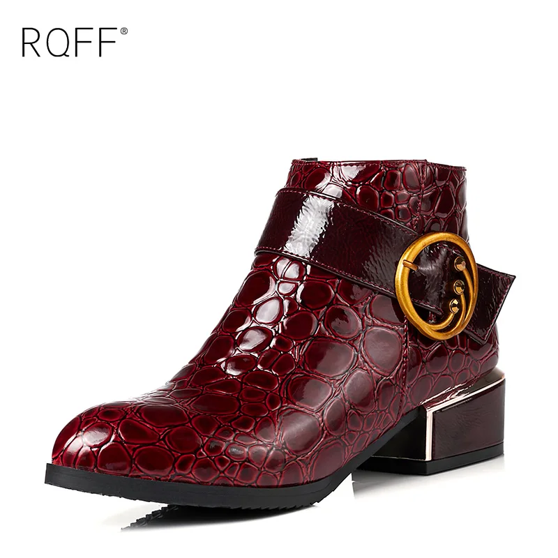 

RQFF Winter New Lacquer Ankle Boots Woman Plus Size Stone Grain Pattern Med Heel Metal Ring Buckle Round Toes Ladies Shoes Woman
