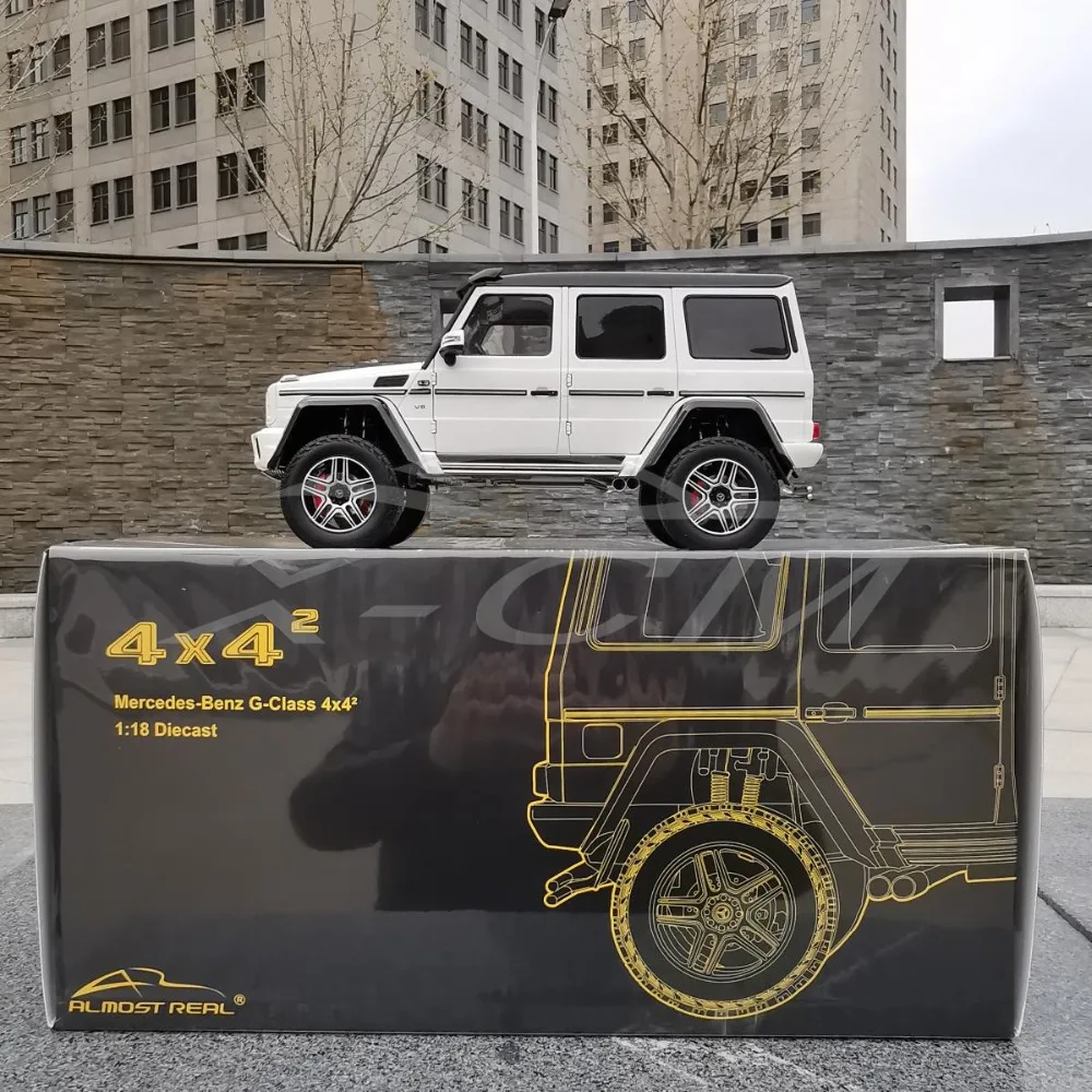 Литая под давлением модель автомобиля почти настоящая для G-Class 4x4(белый) 1:18+ маленький подарок