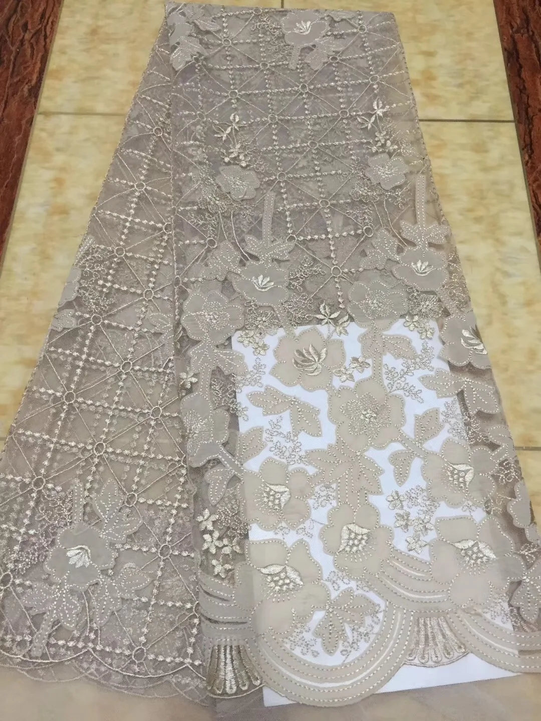 

Cream African Laces Fabric Embroidered nigerian Guipure French Lace Fabric High quality 2018 African French Net Lace Fabric 1826