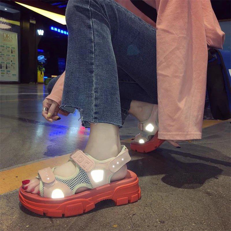 

2019 Summer Women Lovely Panelled Shoes Brand Thick Mid Heel Sandals Girls Beach Reflective Heels Designer Female Platform Shoes