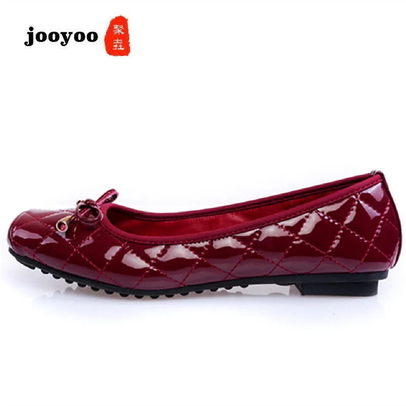 

New Fashoin Woman Shoe Ladies Flat Female Trend Platform Thin Shoes Patent Leather Large Size Square Toes Simple Style