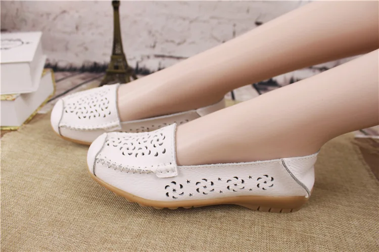 Women Hollow Out Breathable Flats Summer Mesh Leather Women Casual Shoes Ladies Slip On Loafers Round Toe Driving Shoes AA10160