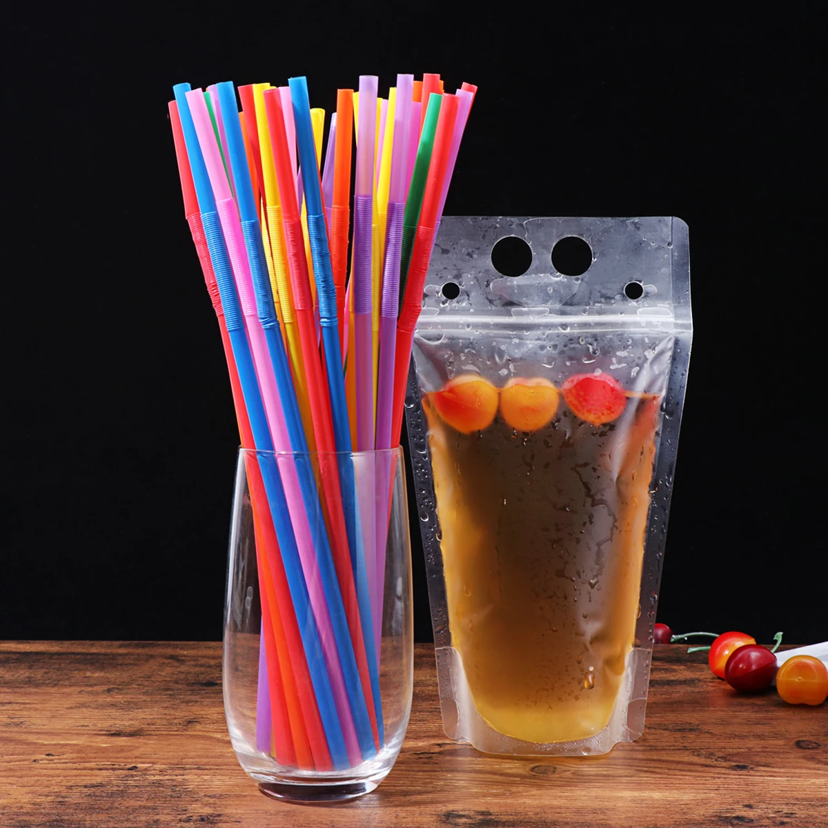

OUNONA 100PCS Disposable Colorful Straws And 100PCS Matte Transparent Drink Pouches For Cocktail Coffee Beverage Water