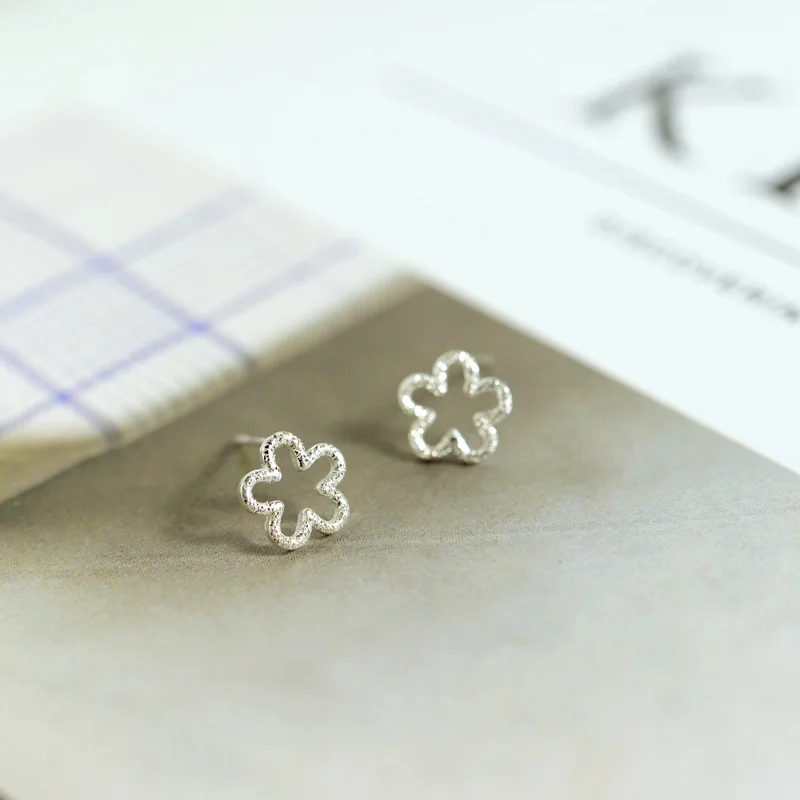 

925 Sterling Silver Scrub Plum Ear Studs Hollow Flower Simple