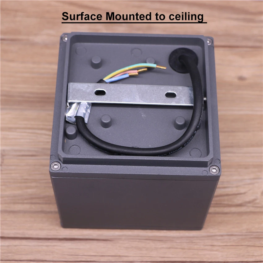 Outdoor ceiling light (2) 