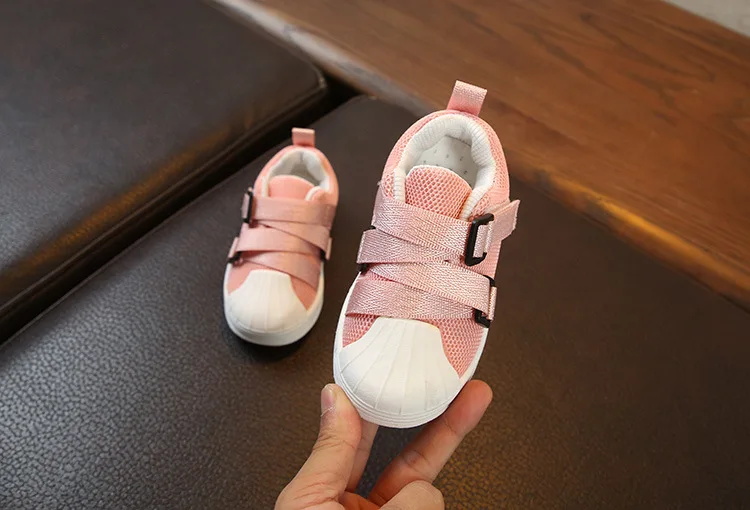 Обувь для детей Дышащие Новая мода Демисезонный мальчиков Модная одежда для девочек удобные детские спортивная обувь высокого качества