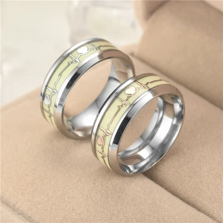 

Gold Sliver Lover Rings Glow in the Dark Green Luminous Heart Ring Stainless Steel Men Ring Women Jewelry Rings for Gift