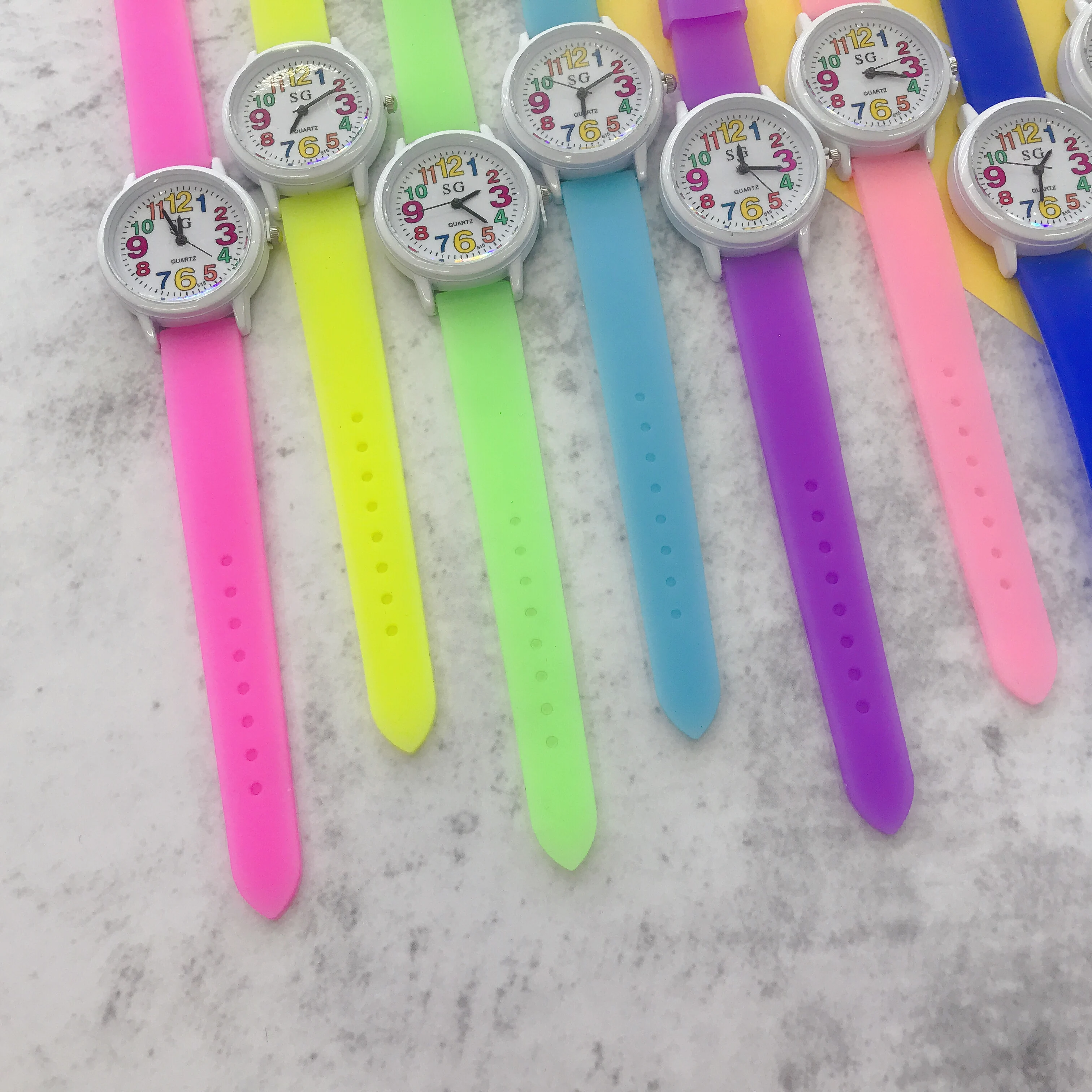 2019 hot Fashion simple lovely candy color silicone strap kids watches boys watches gift for kids 1 2019 hot Fashion simple lovely candy color silicone strap kids watches boys watches gift for kids 4