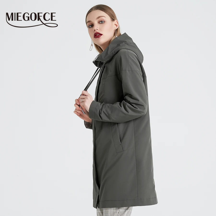 Goedkoop MIEGOFCE 2019 Lente Lange vrouwen Trenchcoat Stand Kraag Hooded Vrouwelijke Slanke Synthetische Winter vrouwen Jas Nieuwe Ontwerp