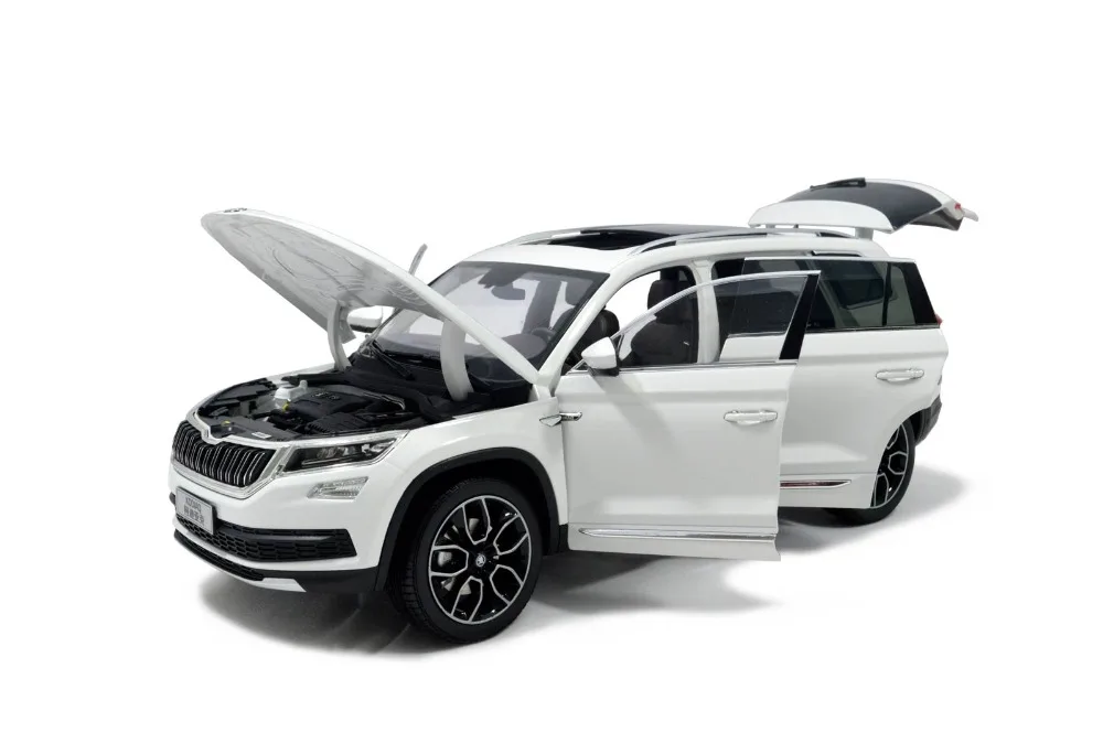 Paudi модель 1/18 1:18 Масштаб Skoda Kodiaq SUV белая литая под давлением модель автомобиля игрушка открываются двери