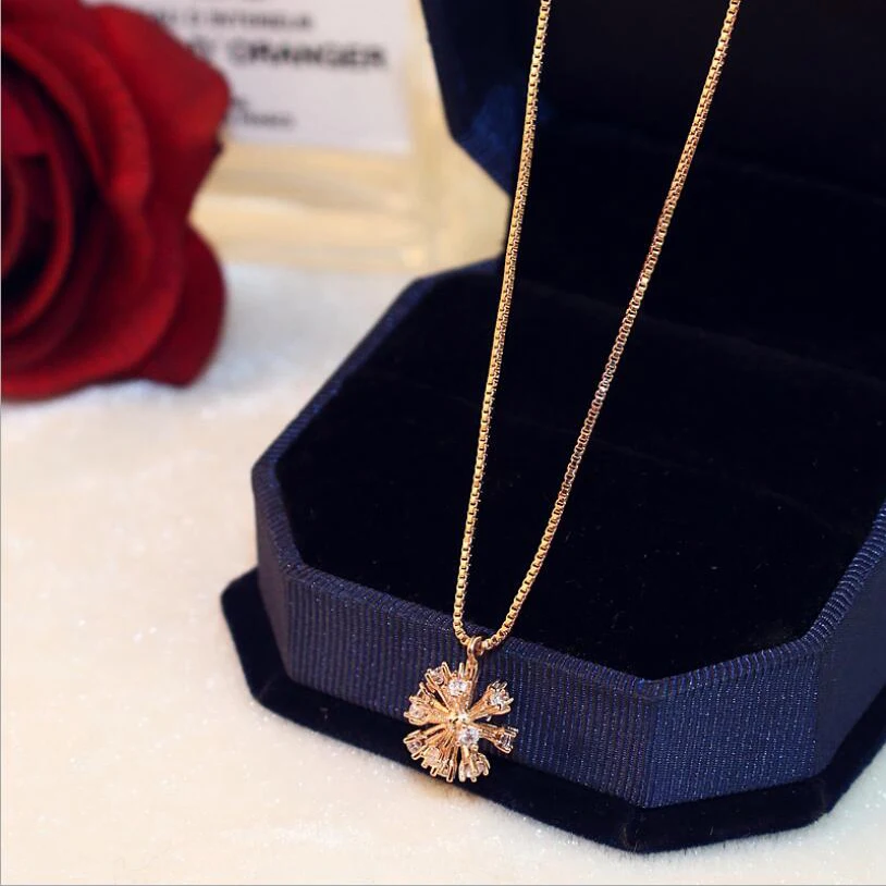 

Quality Tiny Cubic Zirconia Pendant Rose Gold Color Love Cube Three-Dimensional Flower Round Allergy Pendant Necklaces For Women