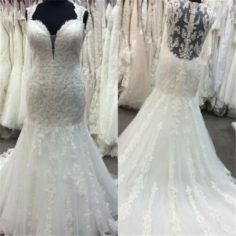 

Plus Size Meramid Wedding Dress With Lace Appliques Sleeveless Covered with Buttons Newest Bridal Gowns with Sweep Train Longo