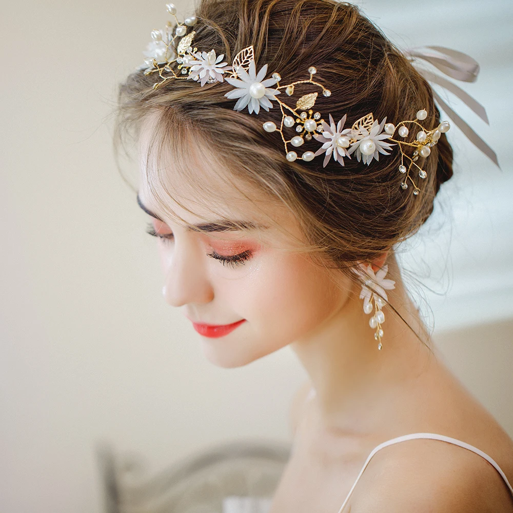

Fashion Simulated Pearls Headband Handmade Gold Color Metal Leaves Design Headpiece Rhinestone Beaded Headdress for Wedding Gift