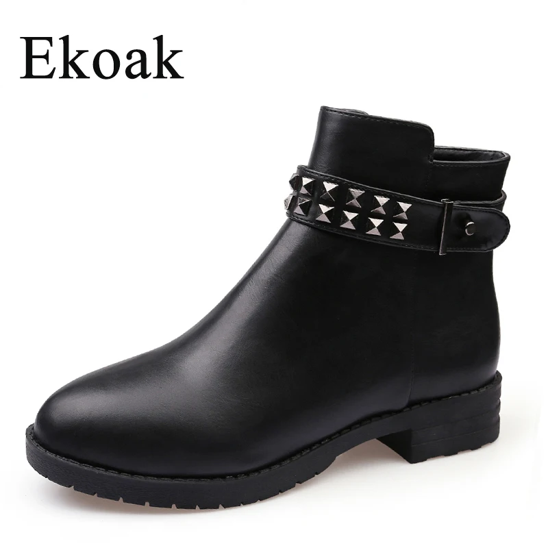 Beste Ekoak Size 35 43 Nieuwe 2017 Mode Vrouwen Laarzen Herfst Winter Laarzen Classic Zip Klinknagels Enkellaarsjes Warm Pluche vrouwen Schoenen