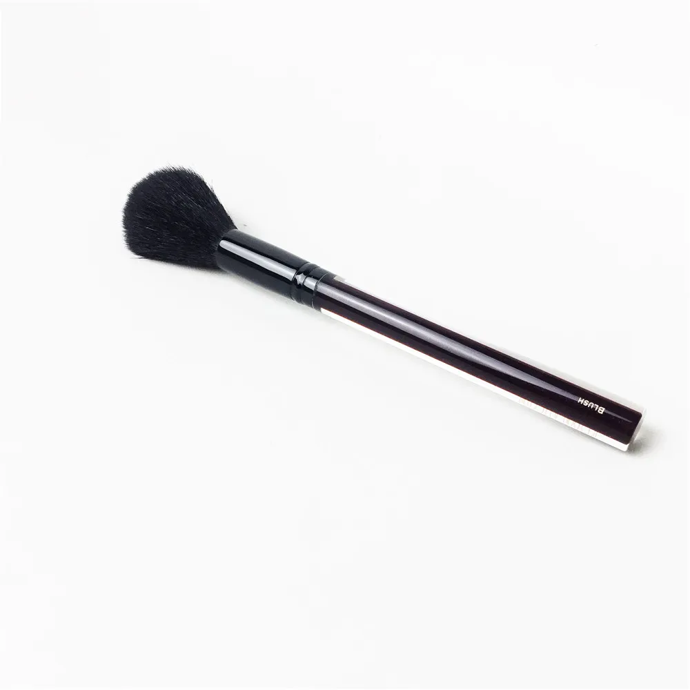 Kevyn Aucoin The Blush Brush _ 5