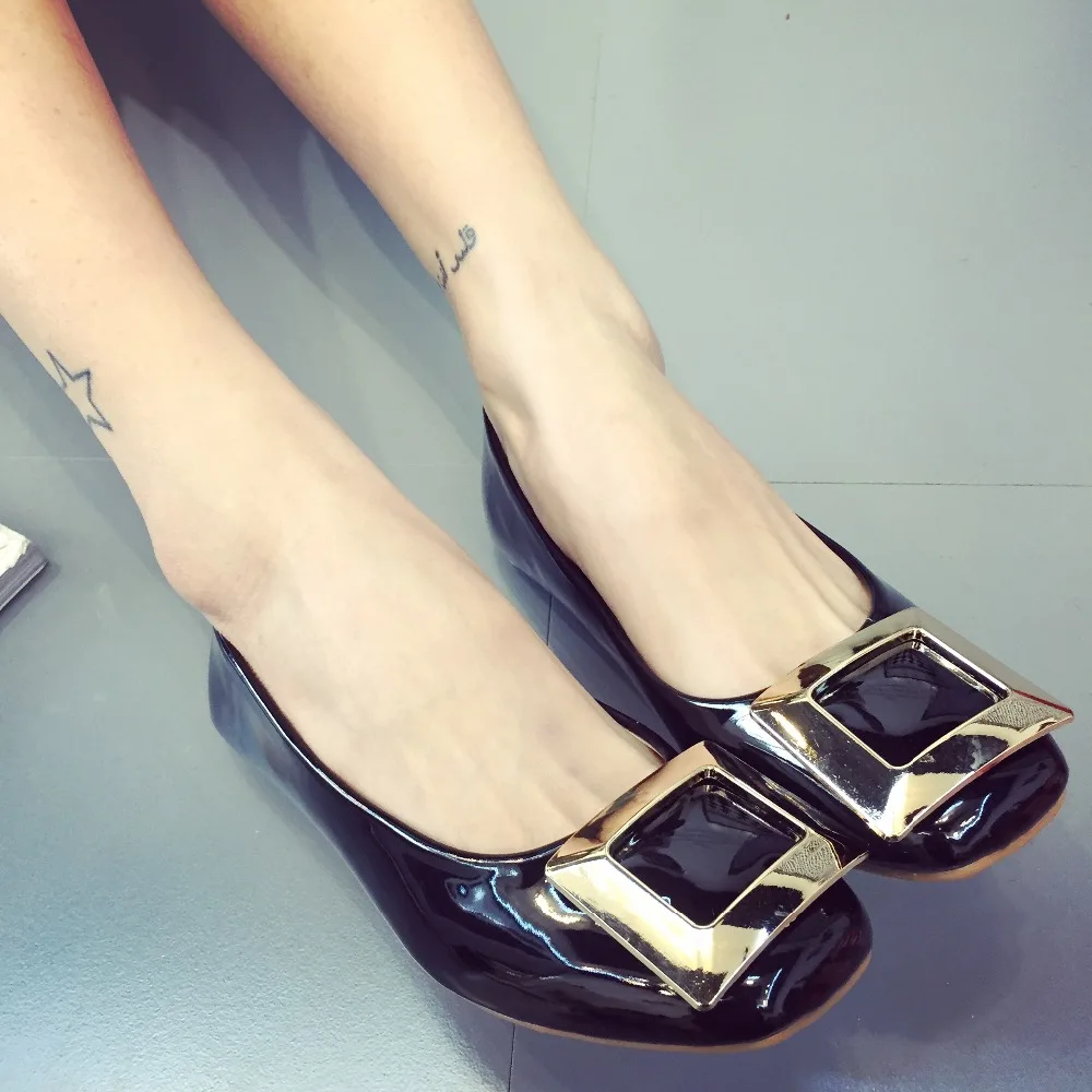 

New fashion square buckle Paint the shallow mouth square head comfortable flat shoes Big yards flat shoes Ballet shoes