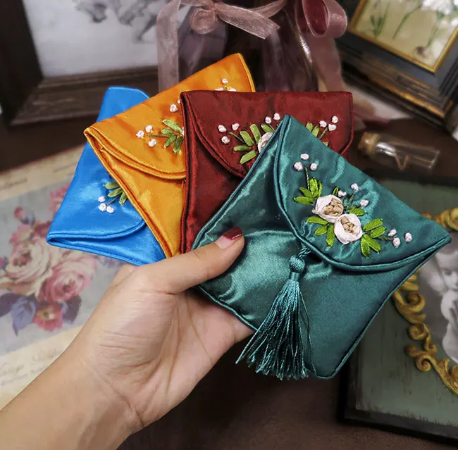 Ceny Porte Bijoux Joyero Organizador losowe 5 sztuk zestaw haft retro Satin Tassel Zipper ozdoba do torby klasyczna starożytny wiatr torebka