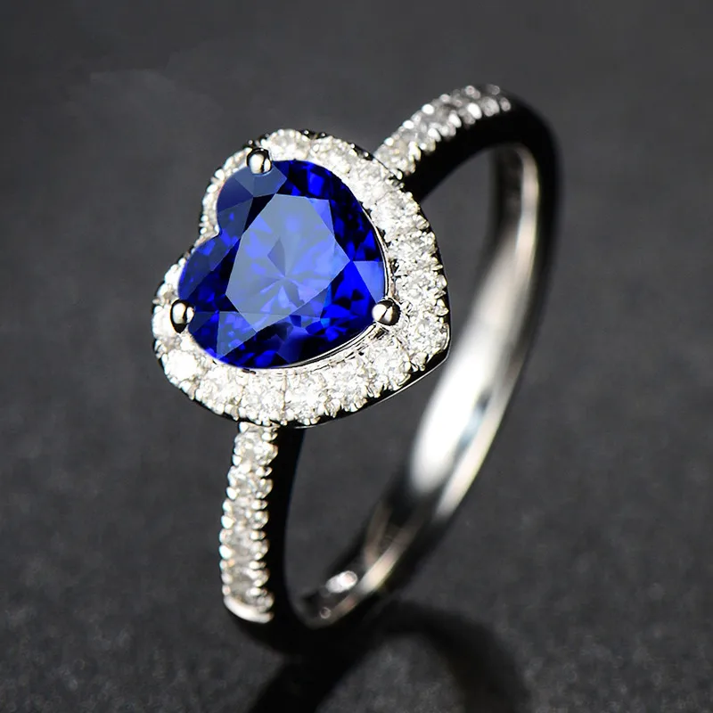 Помолвочное кольцо с сапфиром. Кольцо серебро циркон помолвочное. Кольцо cartier с сапфиром кушон. Кольцо с сапфиром серебро. Кольцо серебро с синим камнем.