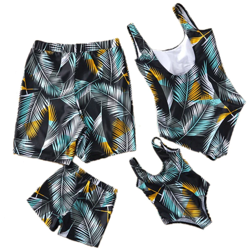 

Mommy and Me Beach Shorts Swimsuit 2019 New Print Mother Daughter Dad Son Shorts Swimwear for Family Matching Clothes