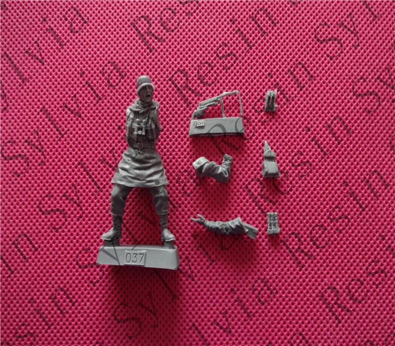 

pre order-(General quality version) 135 World War II resin soldiers winter model