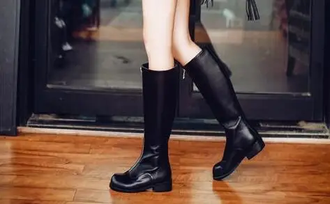 Женские модные сапоги выше колена из натуральной кожи, визуально увеличивающие рост, с круглым носком, на молнии; сезон осень-зима; SXQ1012