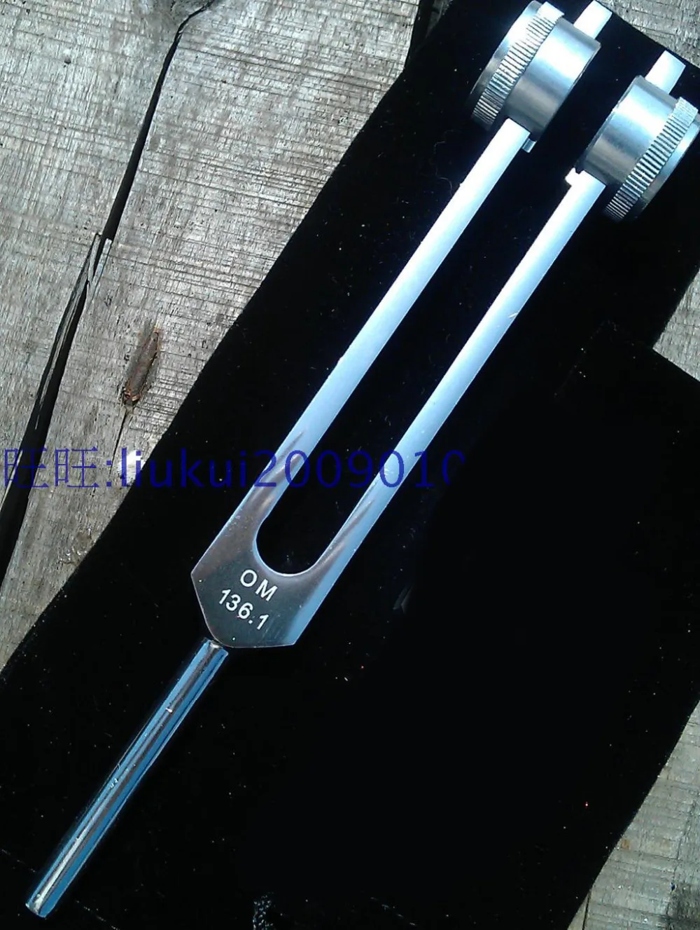 OM136.1Hz tuning fork energy healing crystal tuning forkin Massage