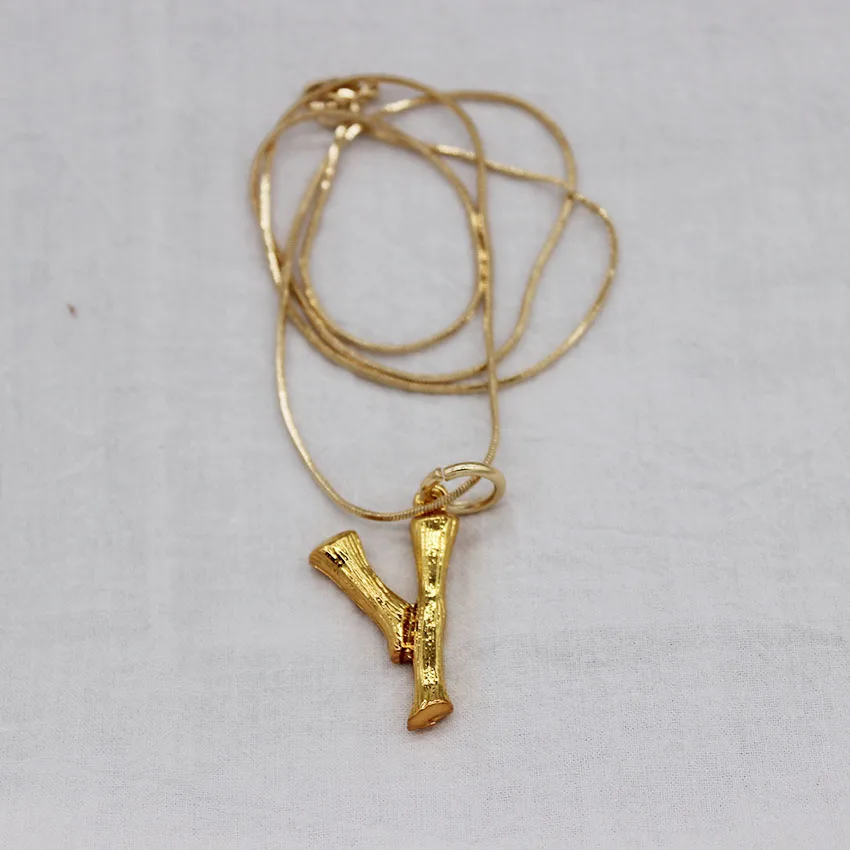 Новинка, Маленькая подвеска на золотой цепочке с буквенным принтом, болтающееся ожерелье, хорошее качество, Массивное колье-ошейник, ожерелье 111