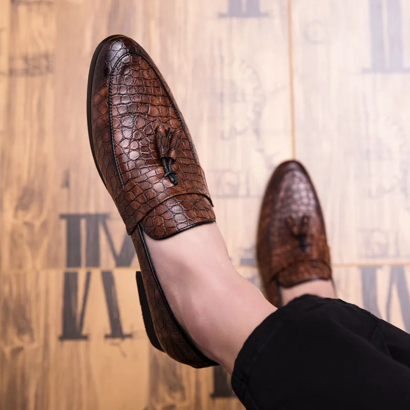 

Pointed Men Formal Business Brogue Shoes Luxury Men's Dress Shoes Male Casual Leather Wedding Party Loafers 2019
