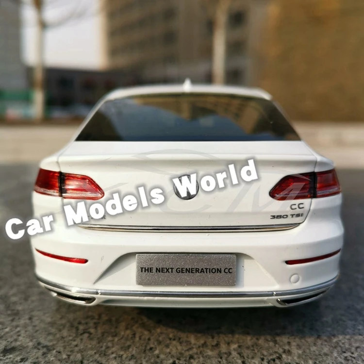 Литая модель автомобиля для Arteon нового поколения CC 1:18(белый)+ маленький подарок