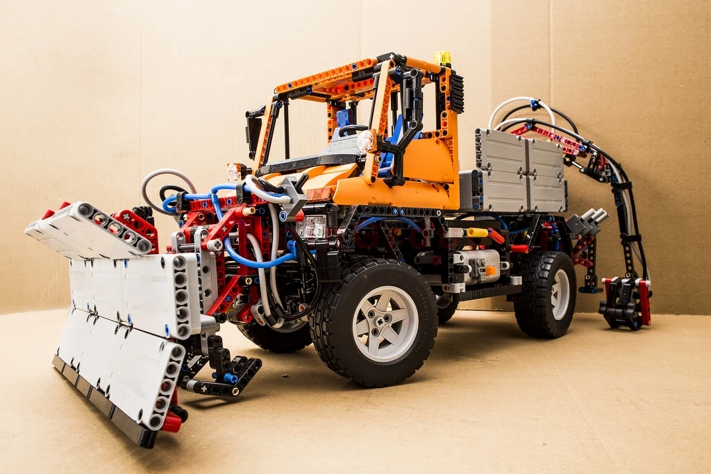 

2017 New LEPIN 20019 2088Pcs Technic Series The Truck U400 Model Building Kits Blocks Bricks Eucational lepining Toys Clone 8110