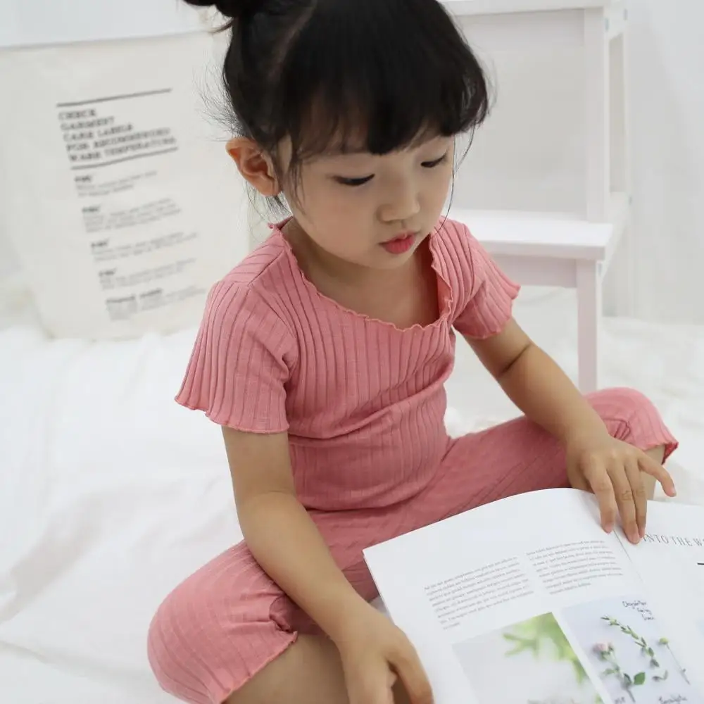 Тонкая одежда для маленьких девочек летние Дети в рубчик полосатые топы + шорты