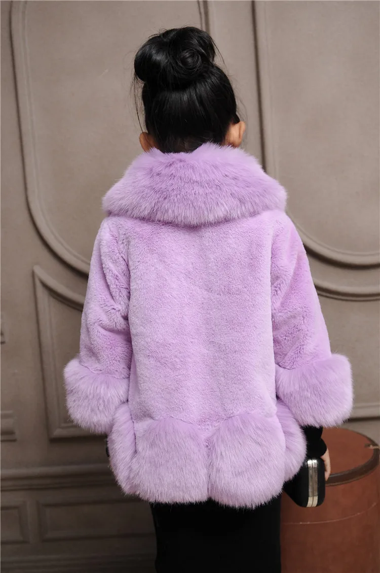 Одежда для мамы и дочки, коллекция года, зимние одинаковые пальто для семьи Одежда для девочек-принцесс с искусственным лисьим мехом
