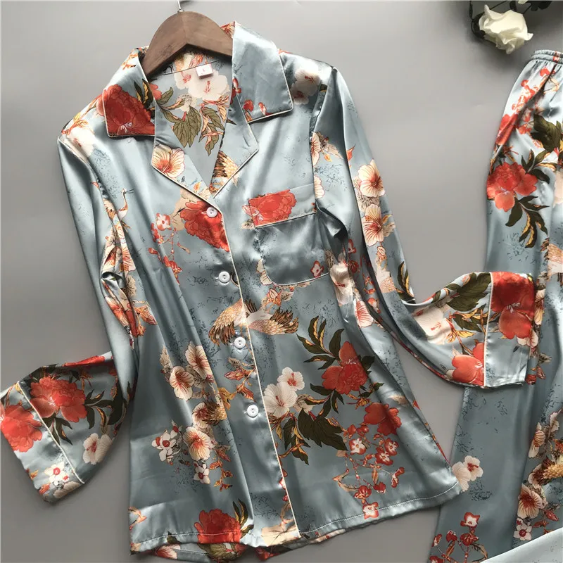 10092849892_2043651032