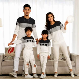 Одинаковые комплекты для семьи хлопковые футболки в полоску с длинными рукавами для мамы, папы и ребенка весенне-осенние комплекты одежды для семьи