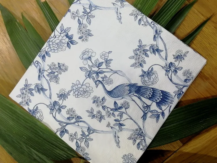 white_napkins_peacock_1