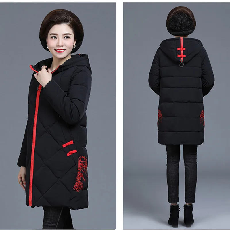 Одежда для пожилых женщин среднего возраста, зимняя пуховая хлопковая Теплая стеганая куртка с капюшоном, большой размер, женское Свободное длинное пальто с вышивкой, 6XL