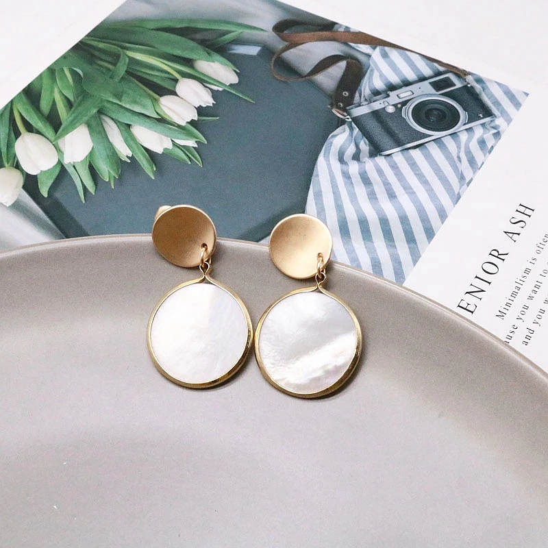 

Free Shipping Fashion Sweet Round Shell Earring