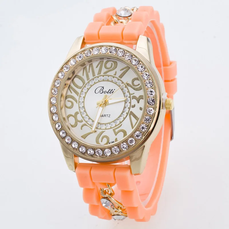 New Fashion Geneva Diamond Quartz Watch with 3 Sub-Dial - Golden