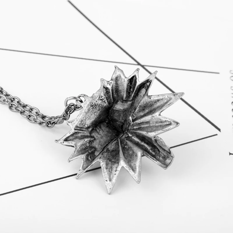 dongsheng Men's Necklace The Witcher 3 Wild Hunt Necklace Luminous Wolf Head Pendant Necklace Link Chain GLOW in the DARK Night dongsheng Men's Necklace The Witcher 3 Wild Hunt Necklace Luminous Wolf Head Pendant Necklace Link Chain GLOW in the DARK Night